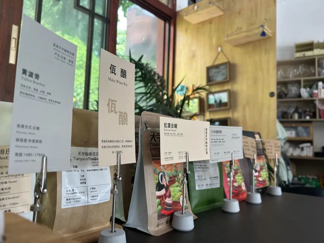 星巴克动真格一周：买一杯才有座位，想坐一下午的人去哪