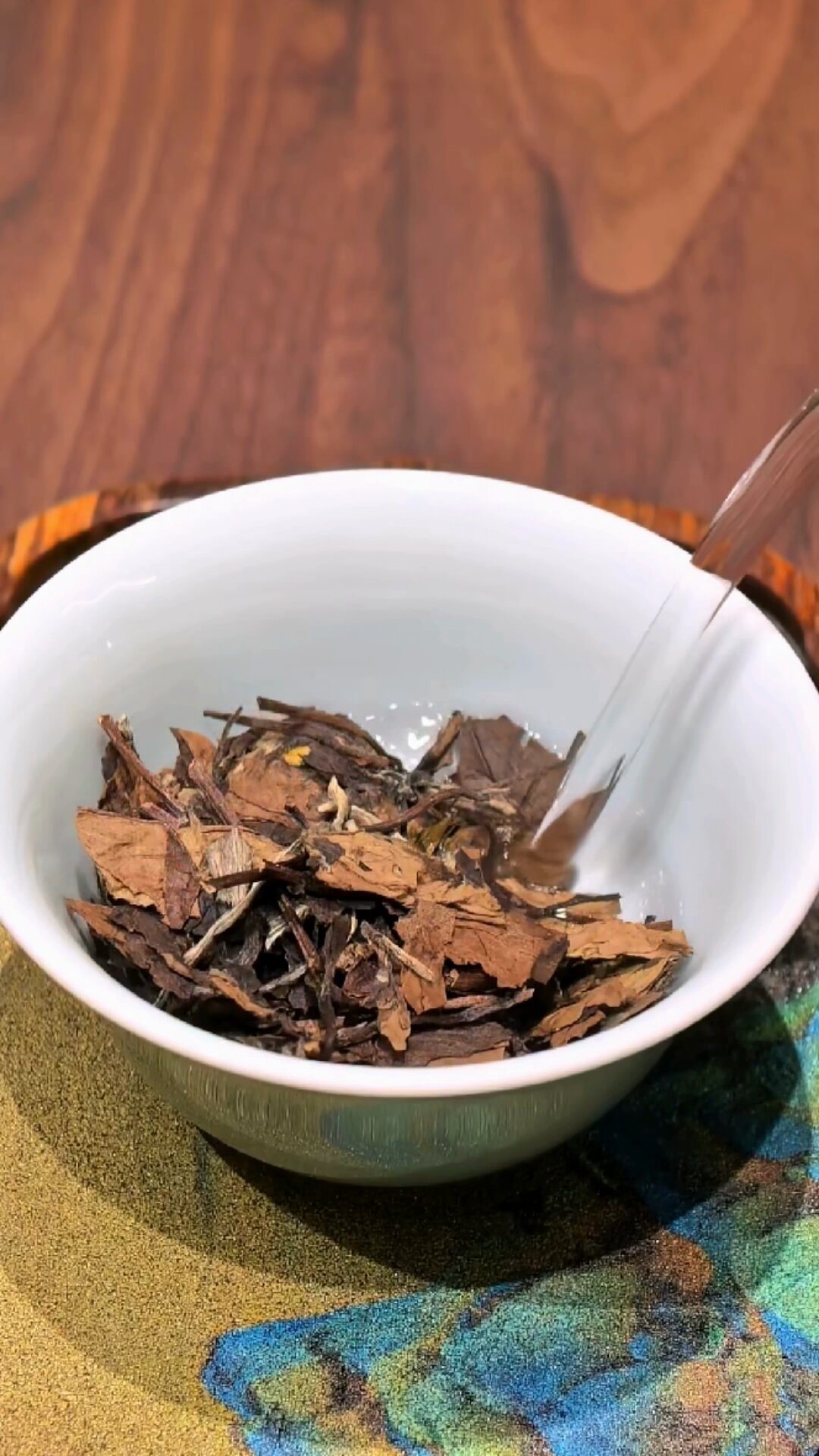 官方辟谣“准毒品”,但一杯浓茶真能让你睁眼到天亮