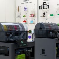 北京国贸那间莲花跑车展厅，如今摆着拓竹3D打印机：山姆里4000元那台，比2000元的好卖