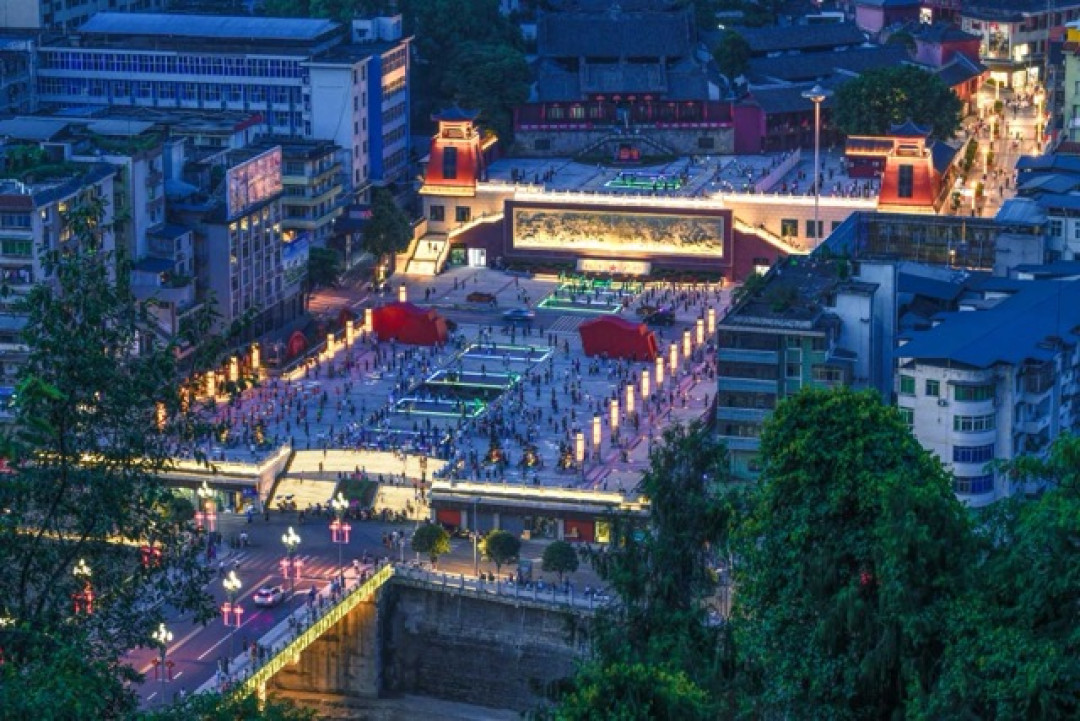 校门口1元烤肠,夜市20元鱿鱼土豆:街头小吃的两本账