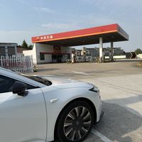 今年已涨14次，加满一箱比1月贵109元：油车车主的账该怎么算