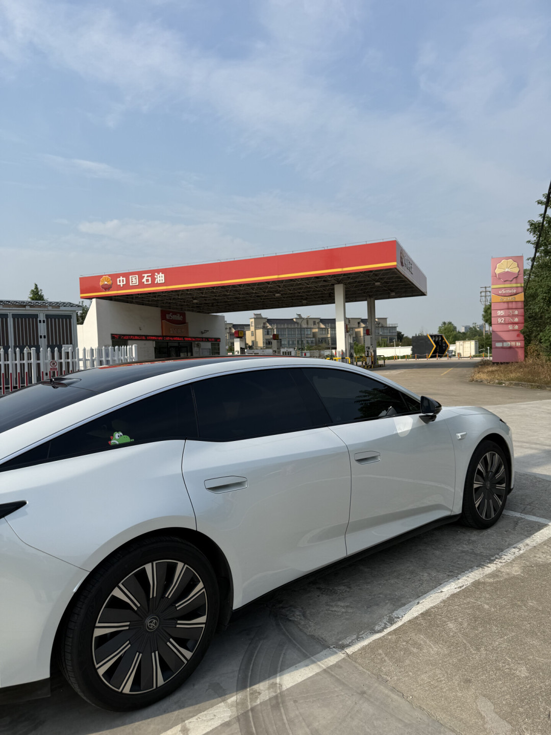 今年已涨14次,加满一箱比1月贵109元:油车车主的账该怎么算