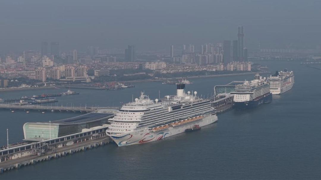 除夕阳台房人均2496,3人4晚服务费再交1680港币:双11囤邮轮,先分清「船票价」和「船上的账」