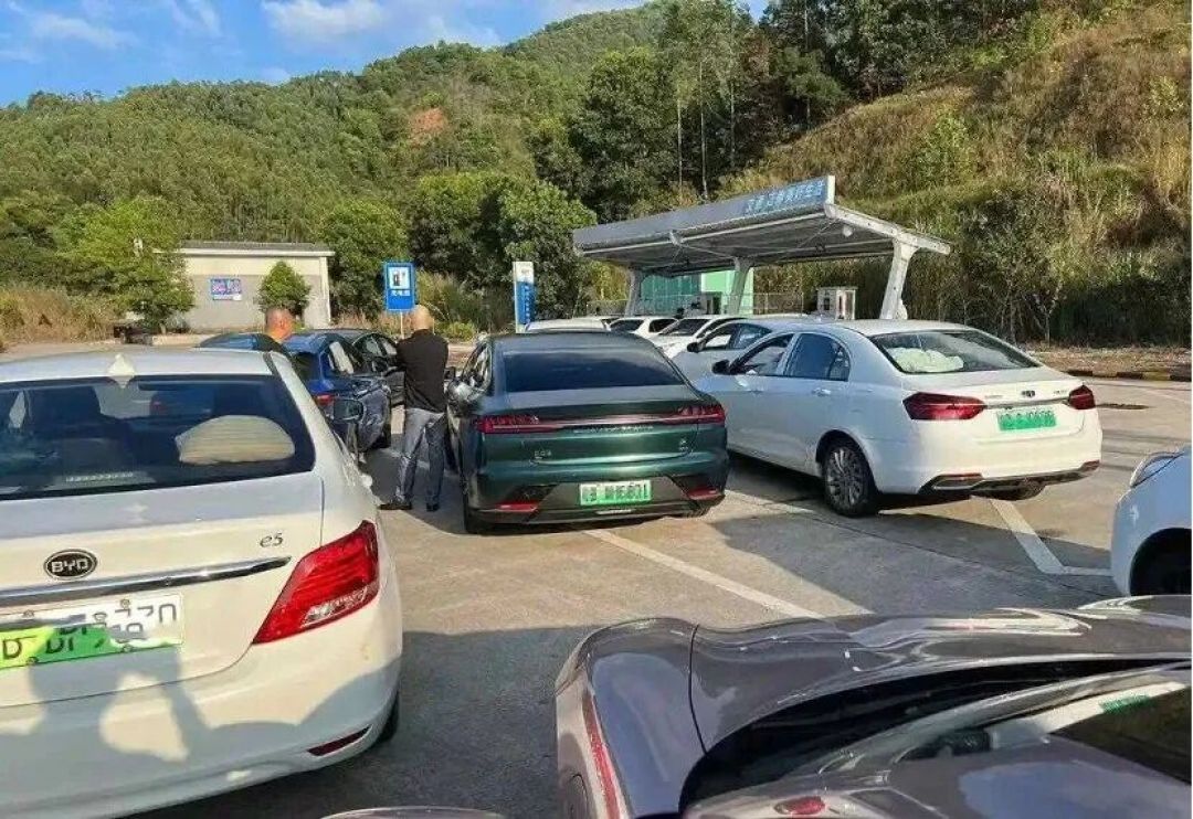 四连涨后92号逼近9元,11月12日前该不该赶去加满油?