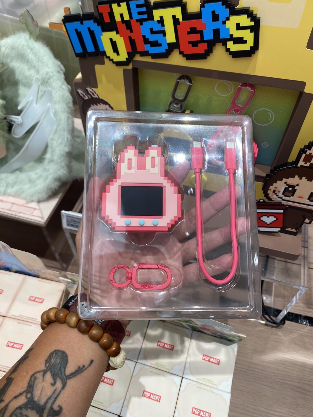 LABUBU游戏机299元秒空:瞄准的是拓麻歌子小孩,不是玩家?