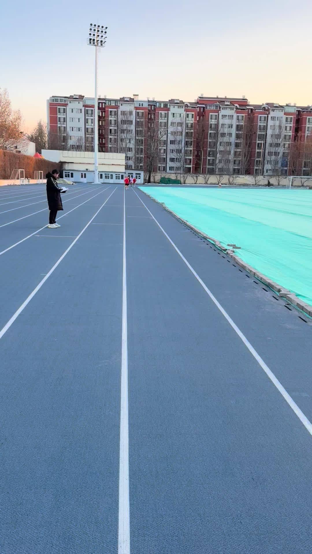 体测800米救急:前200米留三分力,最后200米才敢梭哈