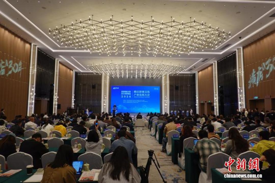 AI喜剧《没逝》23.5万赞刷屏，横店冠军也是喜剧：笑点改姓AI了？
