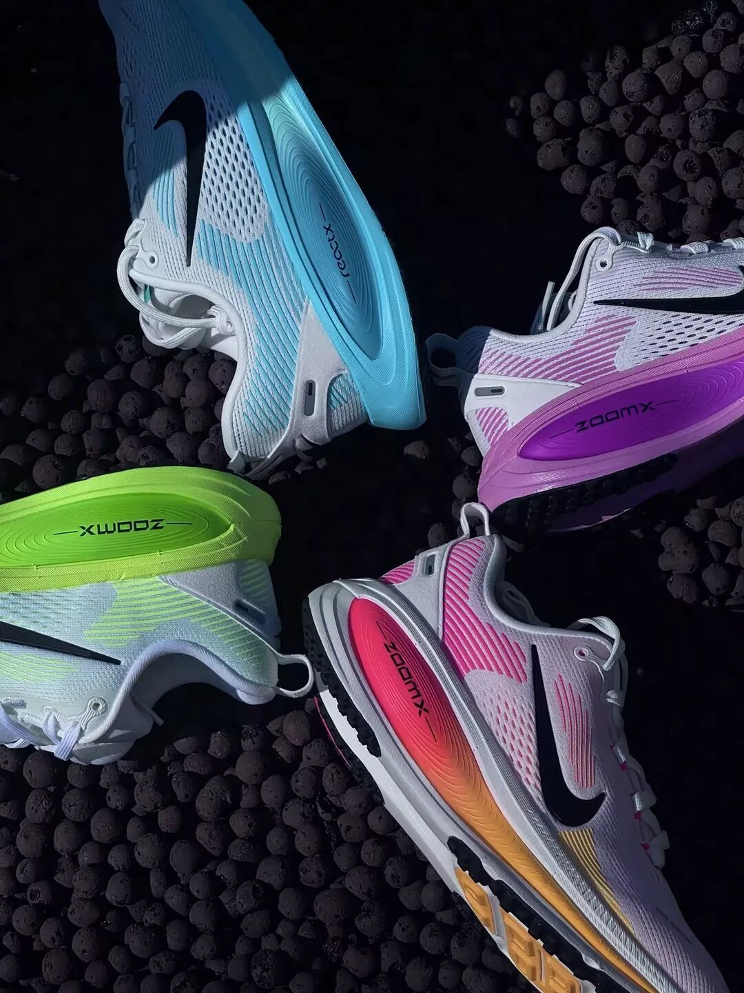 Nike Vomero 18 跑鞋：用重量和前掌换来的软弹