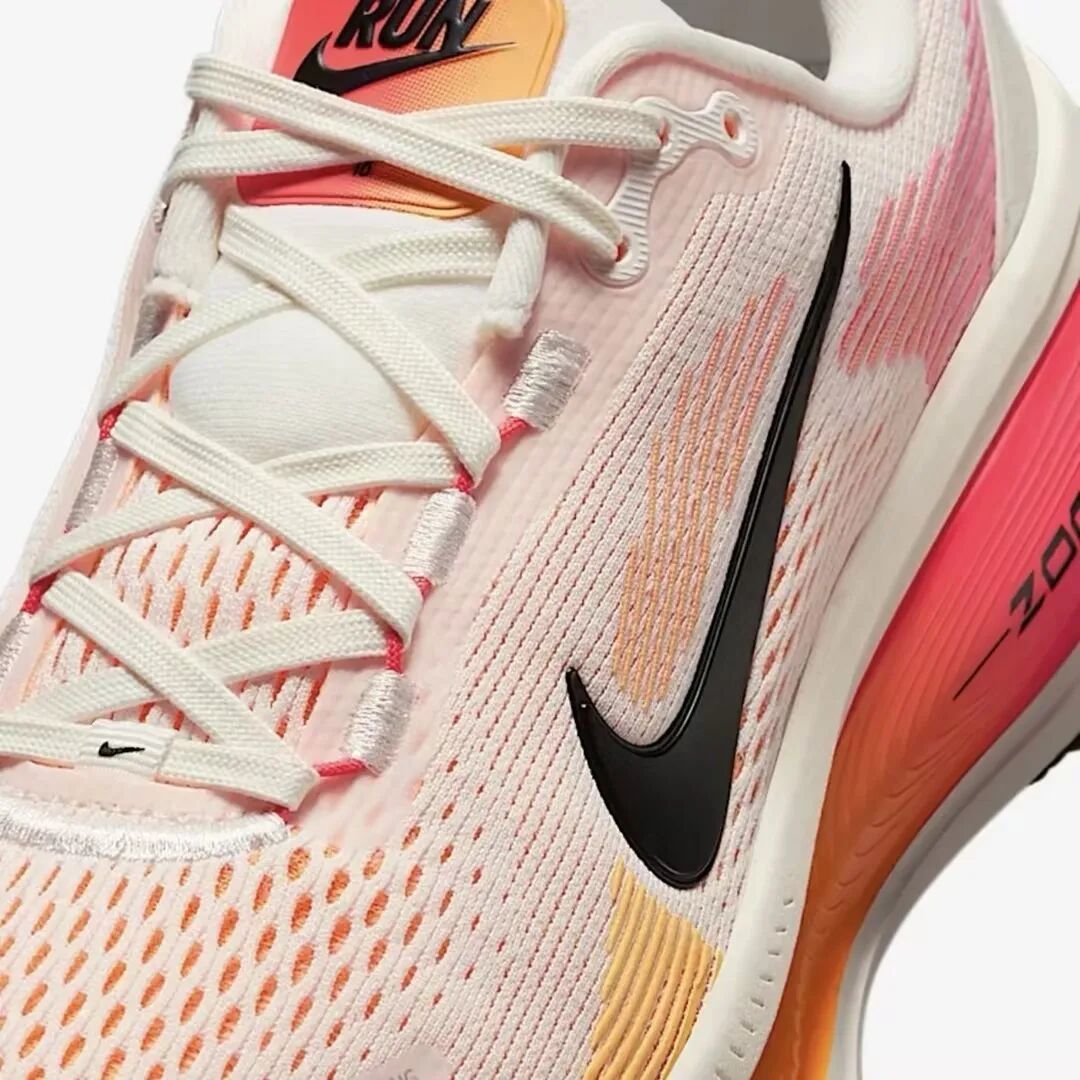 Nike Vomero 18 跑鞋：用重量和前掌换来的软弹
