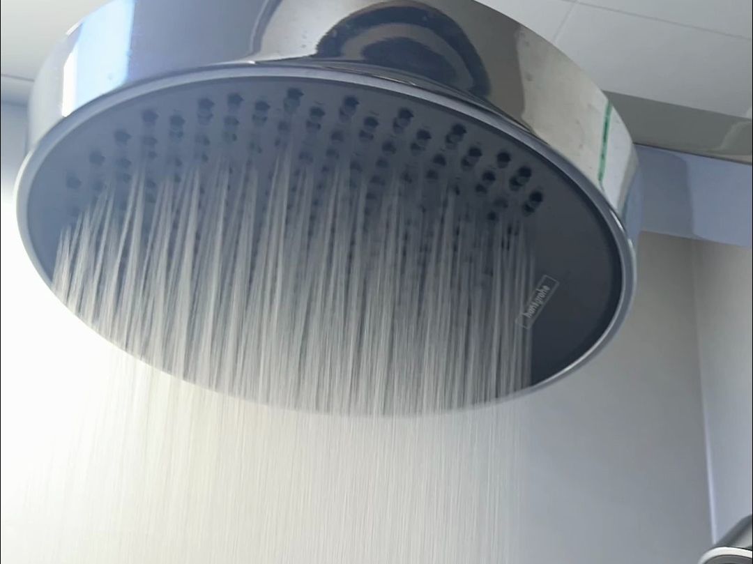 境雨360装完水还是小？问题多半不在水压，在你家的流量和热水器