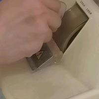 暴龙眼镜戴半个月就爆膜？先想想它是不是在车里过过夜