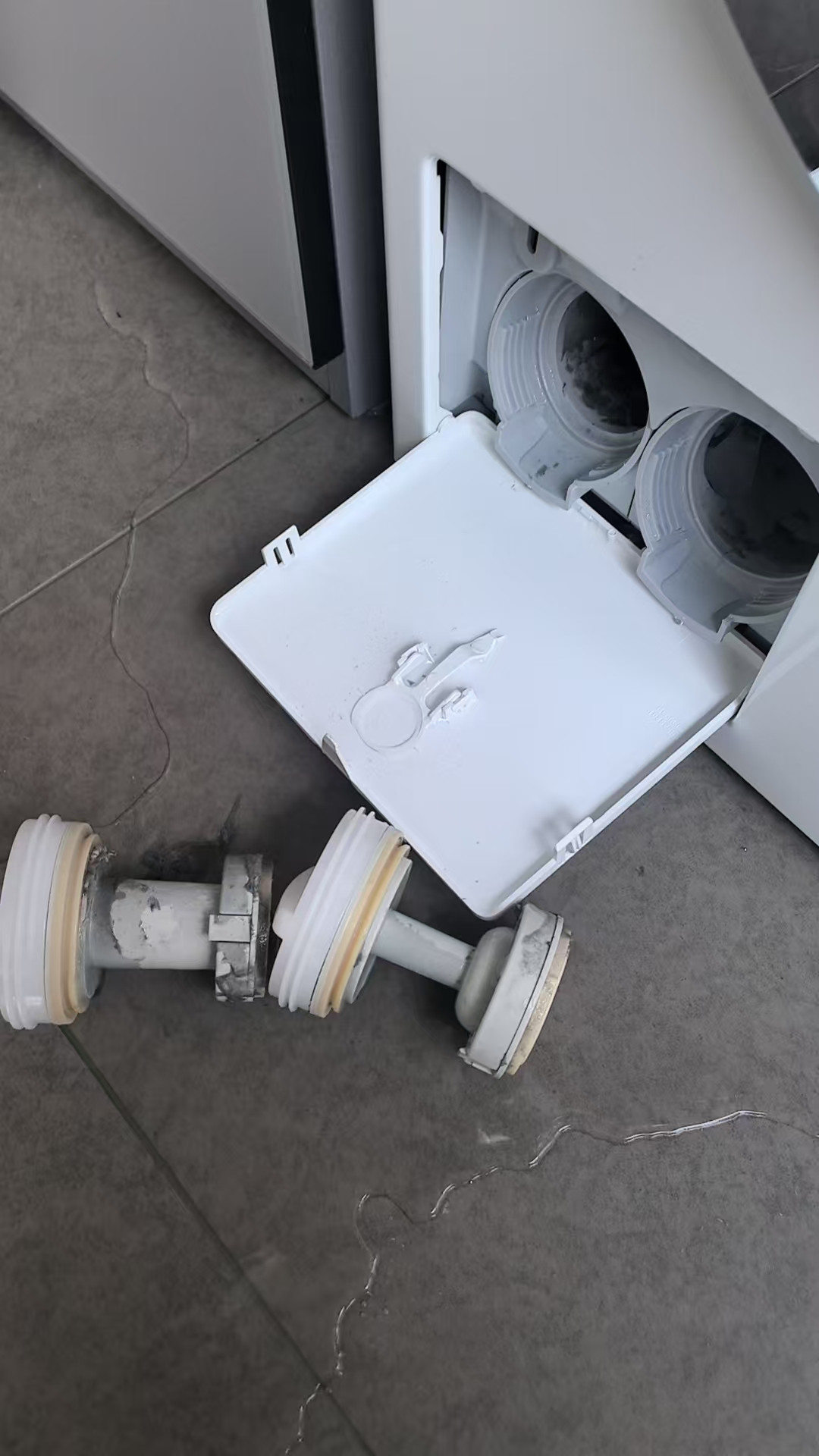 排水口销售没教你拧,足以让你家美诺洗衣机发臭