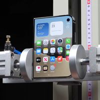 两台 iPhone Duo 连摔后，最难摔坏的是内屏