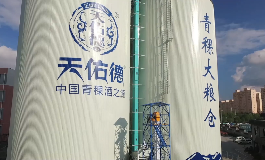 被质疑“全是勾兑”,天佑德把生产线搬进了直播间