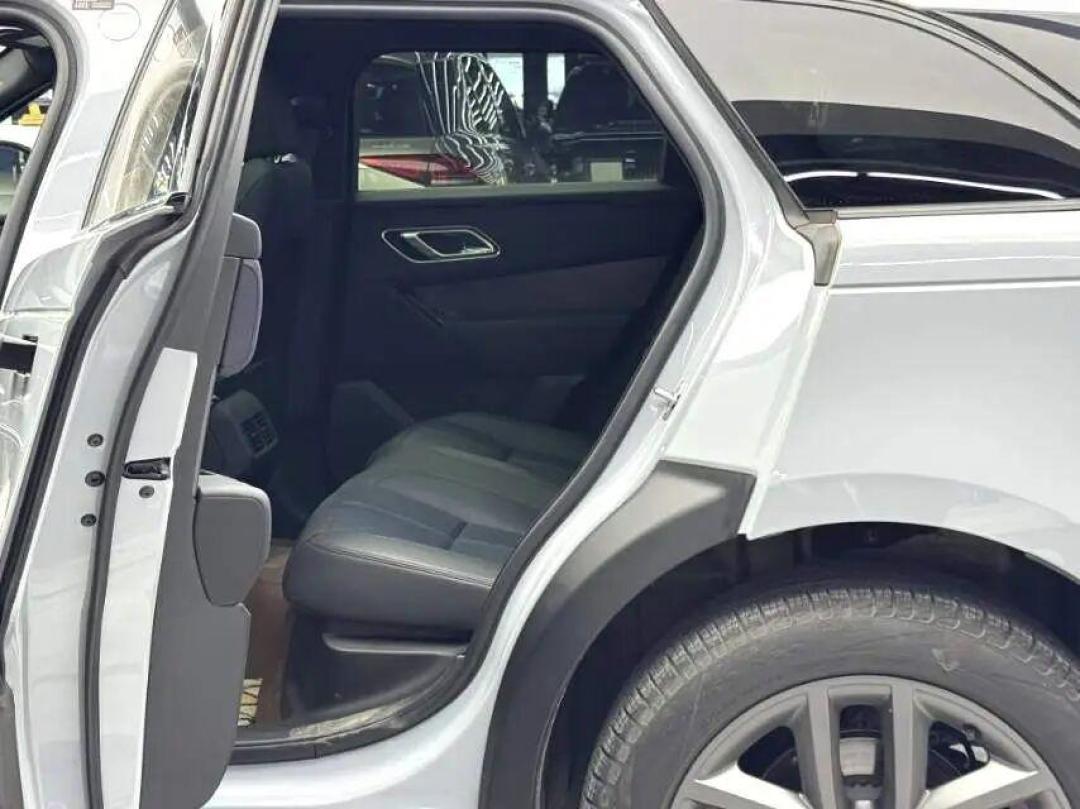 揽胜还没崩，星脉先骨折：裸车28万多的路虎，能捡吗