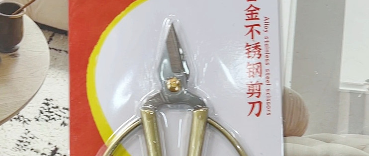 尖头小剪修脚趾甲，灵活比“大头”更关键