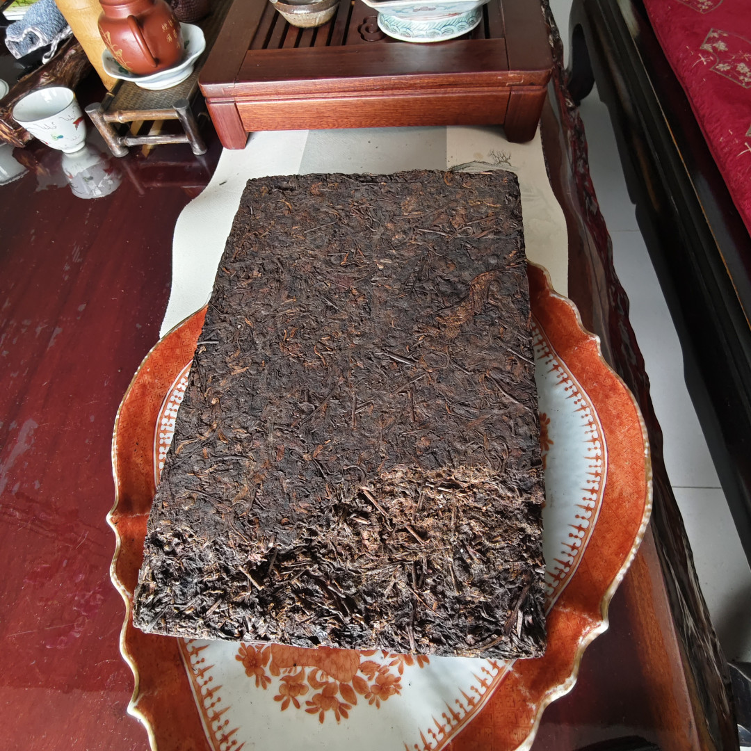 沱茶冒白先别扔：茶霜是好事、棉线是冤枉，霉才是坏货