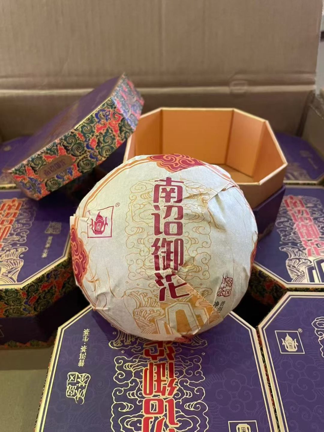 沱茶冒白先别扔：茶霜是好事、棉线是冤枉，霉才是坏货