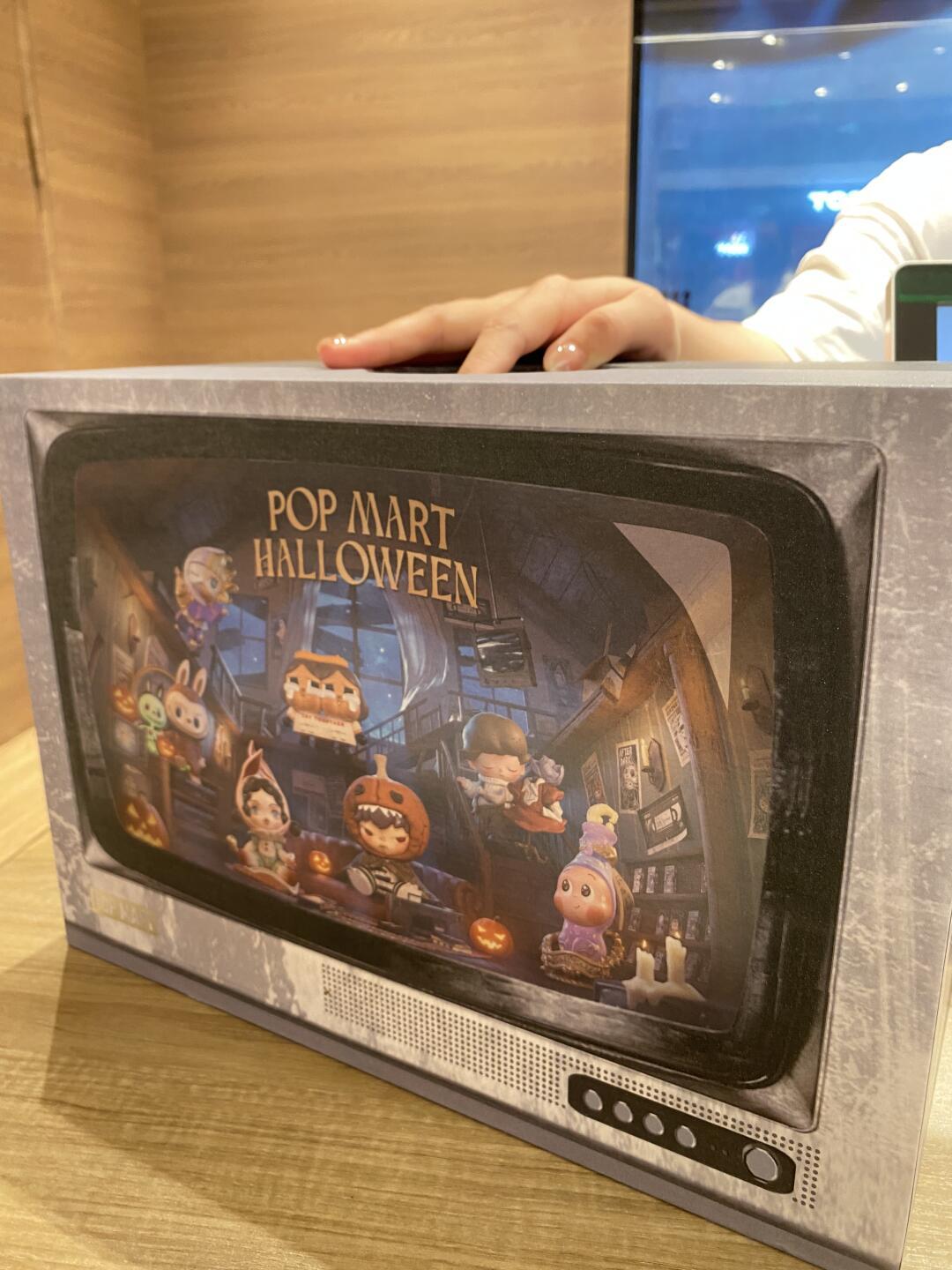 泡泡玛特万圣盲盒抓抓乐今天收官,集齐贴纸的先别急着冲门店