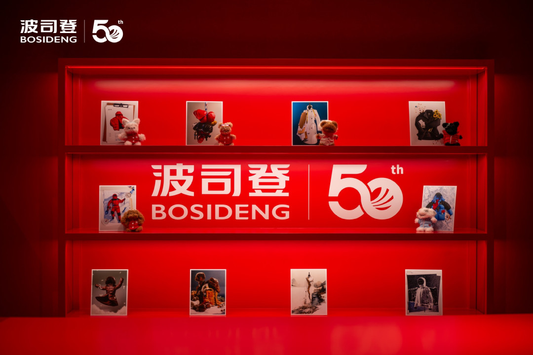 王力宏的波司登海报被嘲：三件羽绒一根带，网友：被绑架了请眨眼