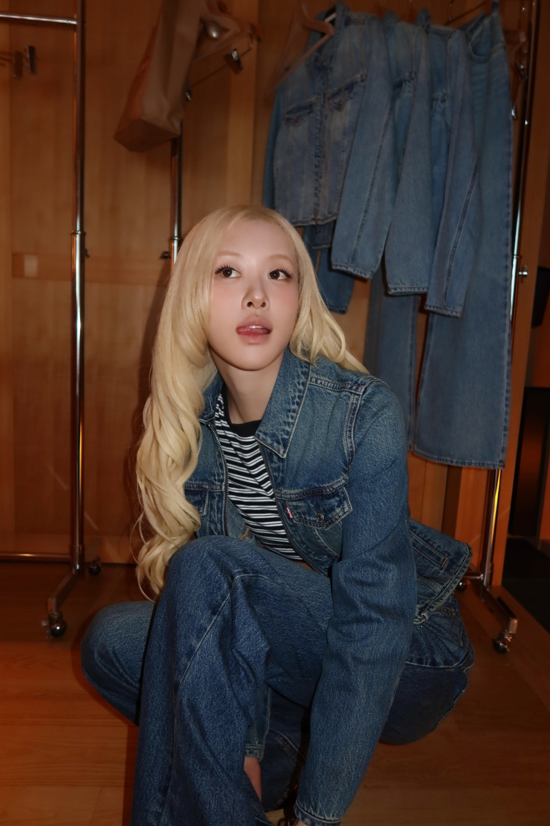 Levi's×ROSÉ联名上市一个月：码数、烫印、赠品捋明白了