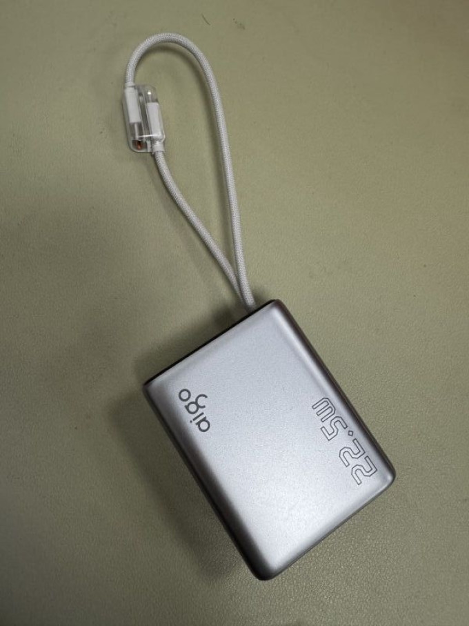 爱国者移动电源