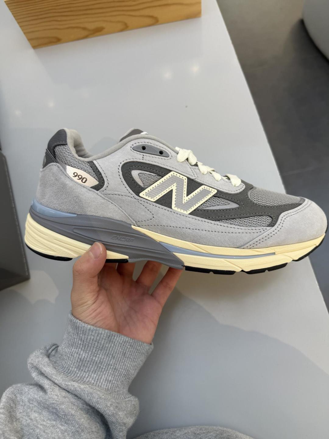990v7鞋比日期先到,实物口碑两极:付1999前先看码数
