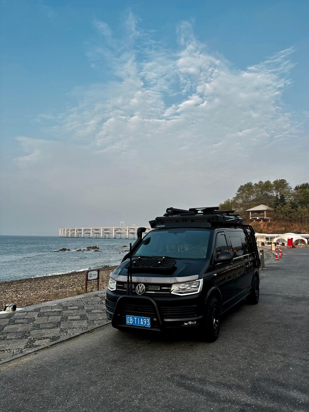 睡车里火了,床车却困在公厕:Vanlife的自由到底停在哪