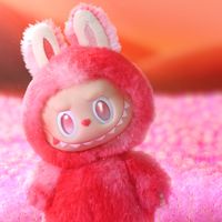 泡泡玛特财报腰斩，拉布布盲盒跌破发售价，纯爱党能捡漏了吗