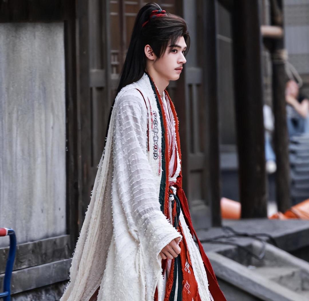《凤舞九天》其实有“两个古龙”:后半段不是古龙写的
