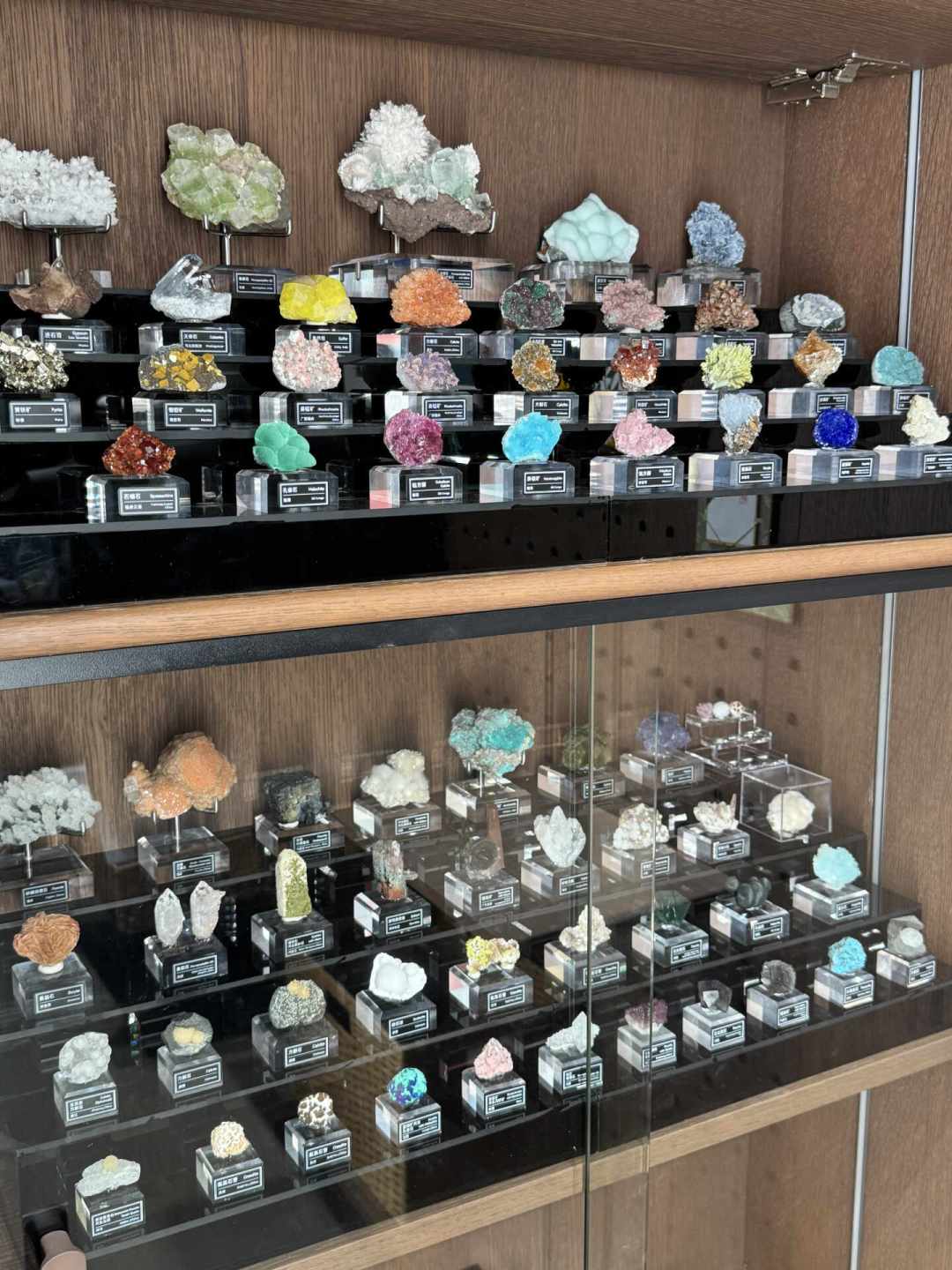 一颗萤石1800卖出,转手开价6500:现在进场怎么不当接盘侠