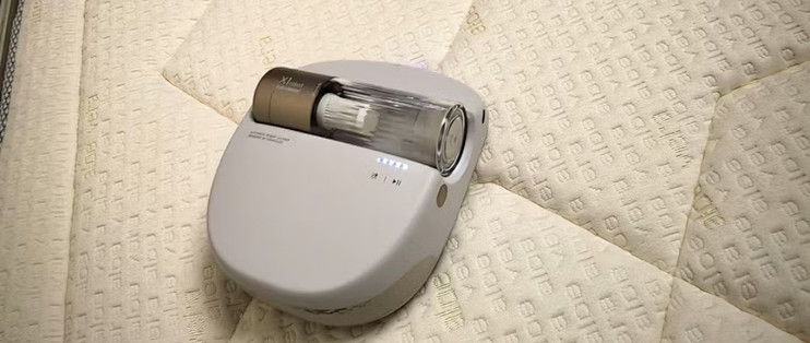 家里养猫必看！喵卫扫床机器人实测，床上浮螨浮毛终于不用手拍