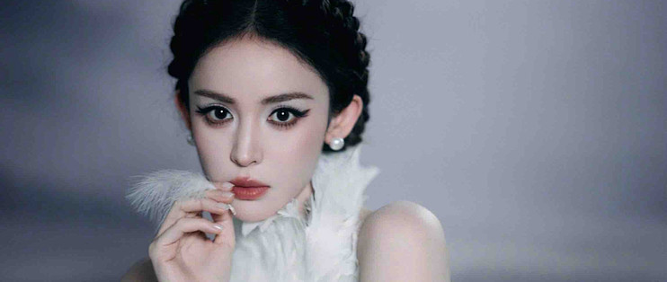 微博视界红毯：娜扎白天鹅刷屏，刘诗诗黑天使、李一桐羽毛深V