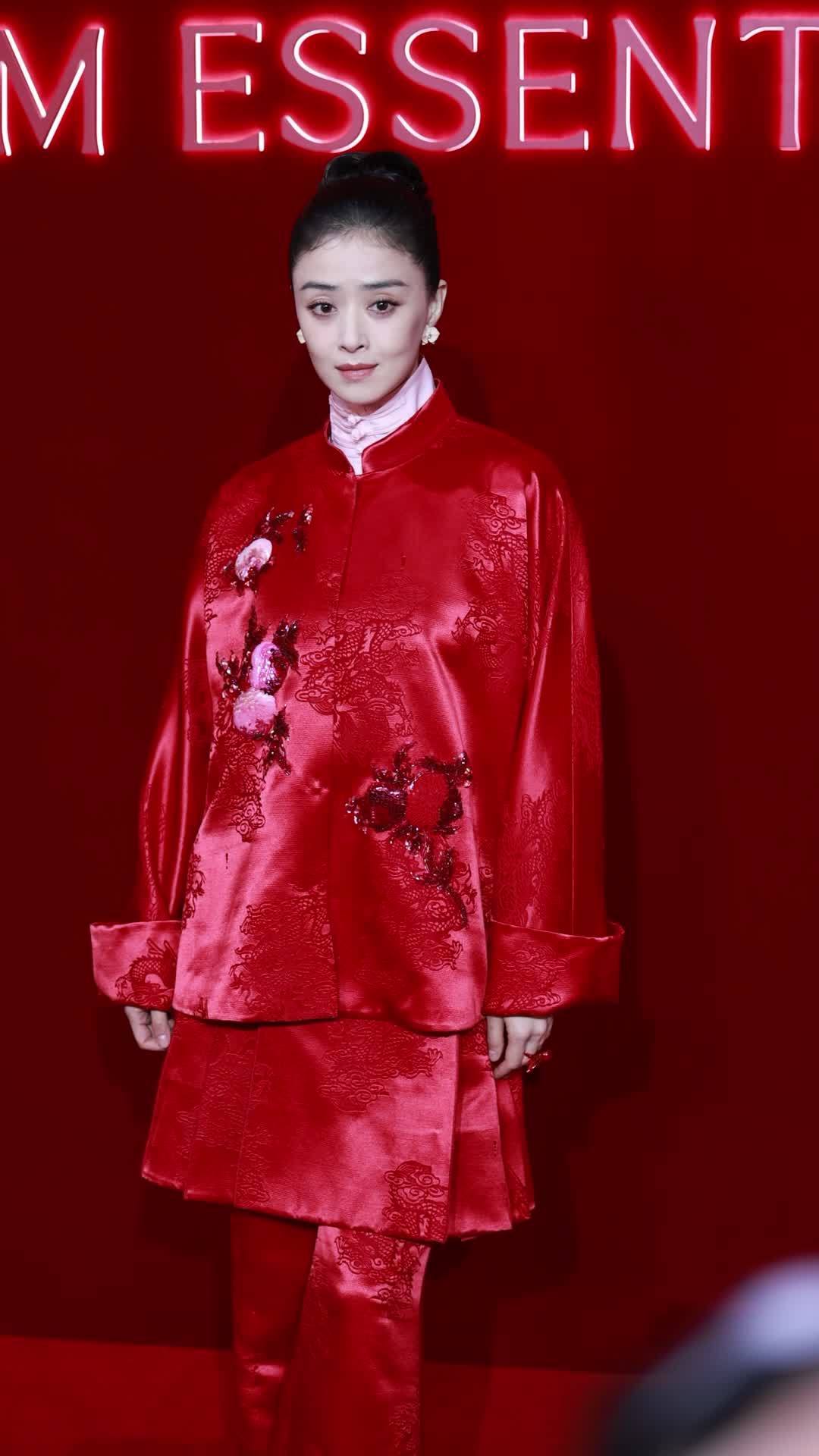 蒋欣被亲脖子一声惊叫：她的体面，从来不是越界者的通行证