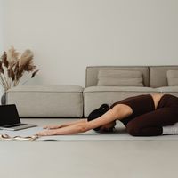 被收藏8万次的睡前瑜伽，评论区却都在问：真能睡着吗？