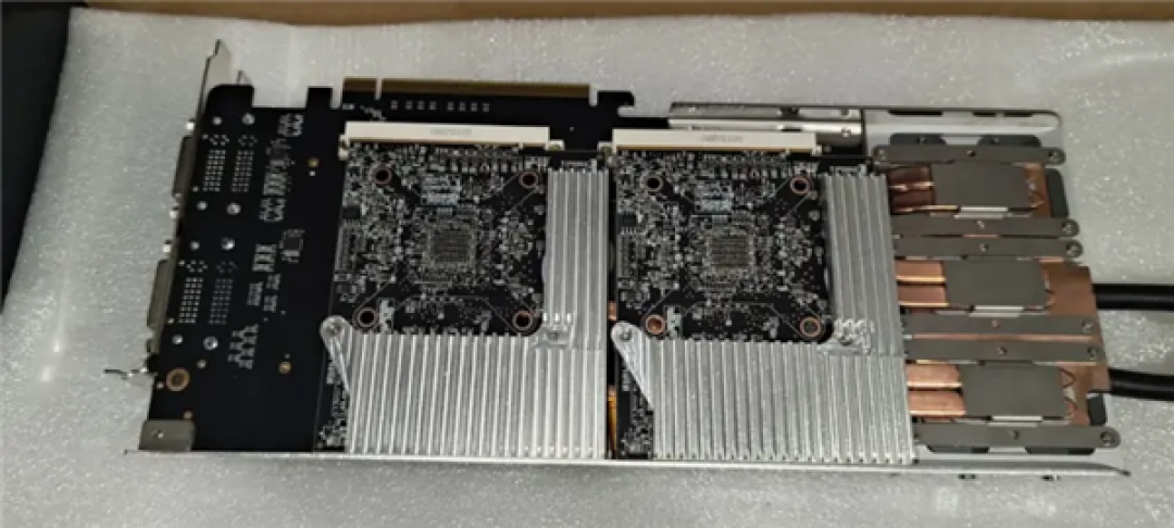 三颗GPU焊一张卡！华硕古董级HD 3850 Trinity原型现身：重1.45公斤