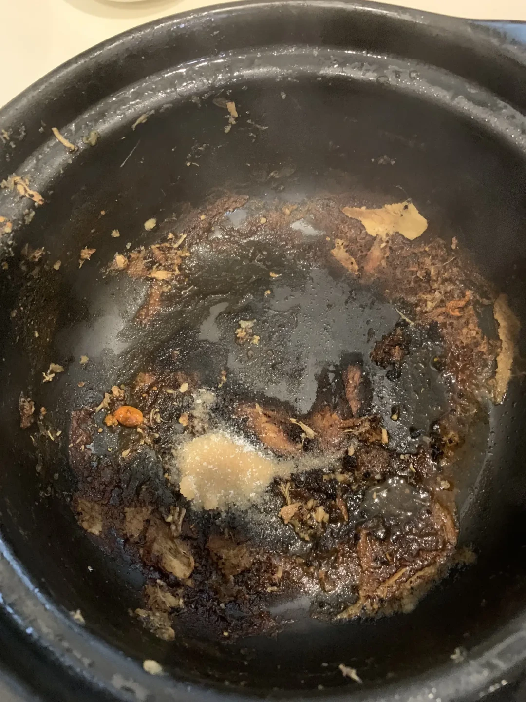 锅糊底烧黑了？先煮一锅碱水：不锈钢珐琅有救，铝锅越洗越黑