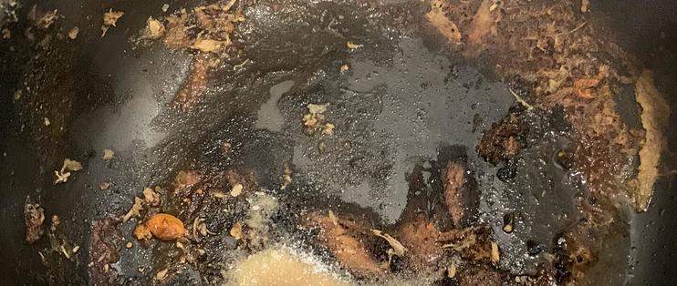 锅糊底烧黑了？先煮一锅碱水：不锈钢珐琅有救，铝锅越洗越黑