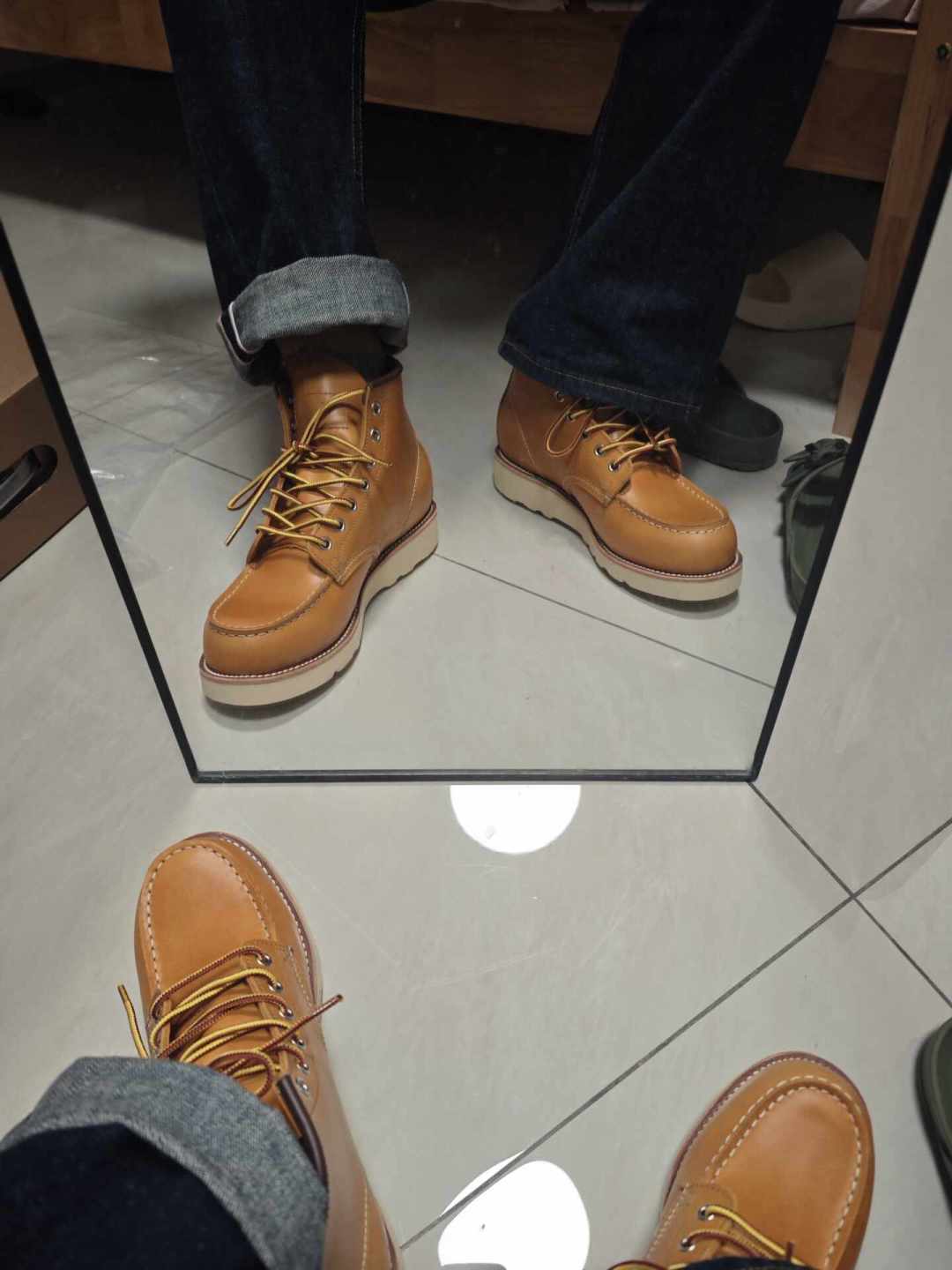 工装靴的千元分水岭：一边涨价翻倍，一边三百叫板