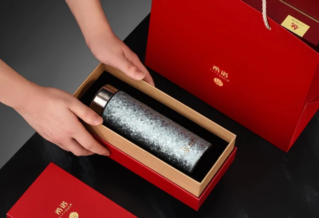 那条「19款不合格」的保温杯帖,我顺着查到8年前:双11买杯先盯包装两处