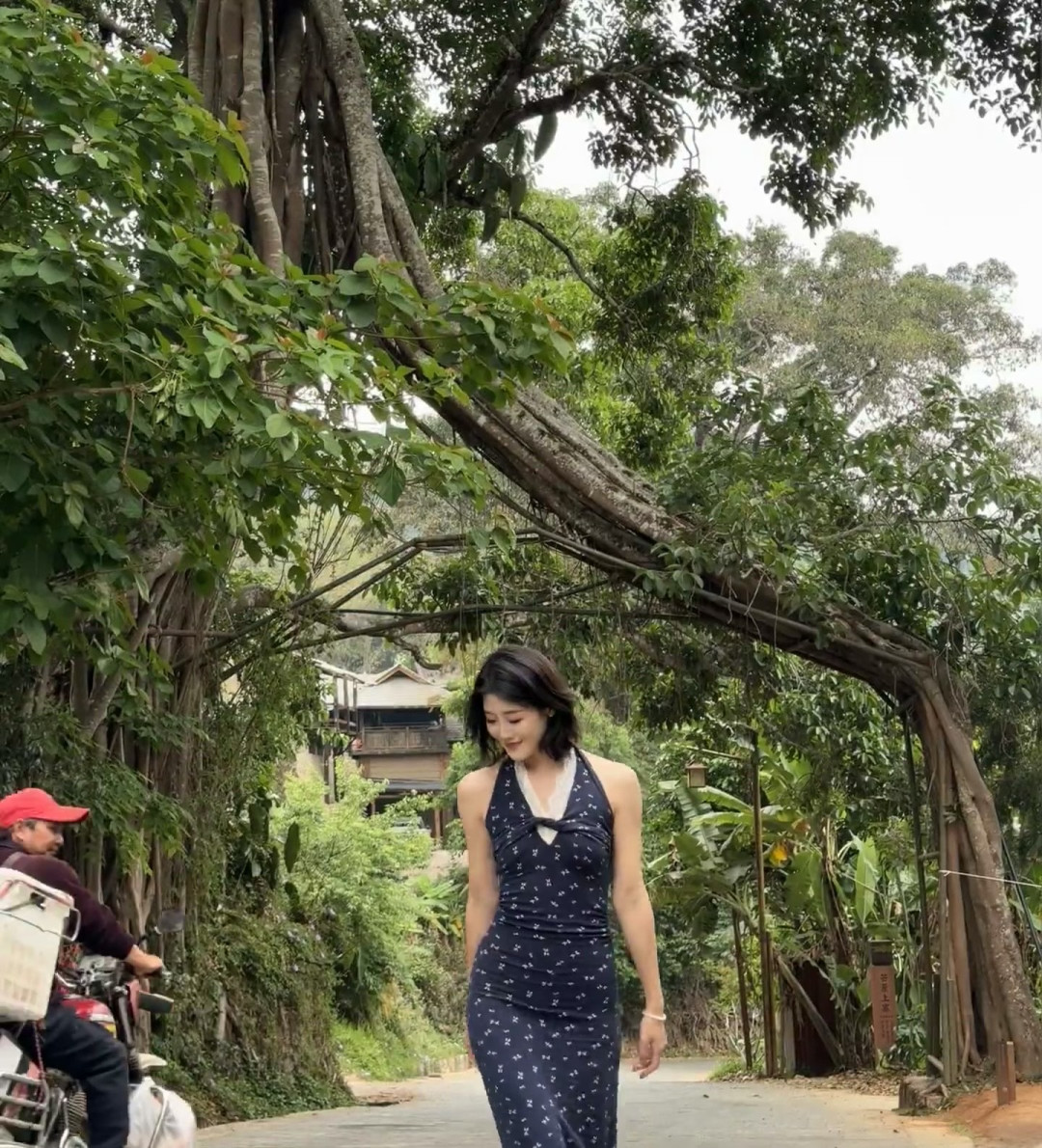 JIDA 无袖裙子夏季女高级感小个子气质吊带裙度假风洋气方领显