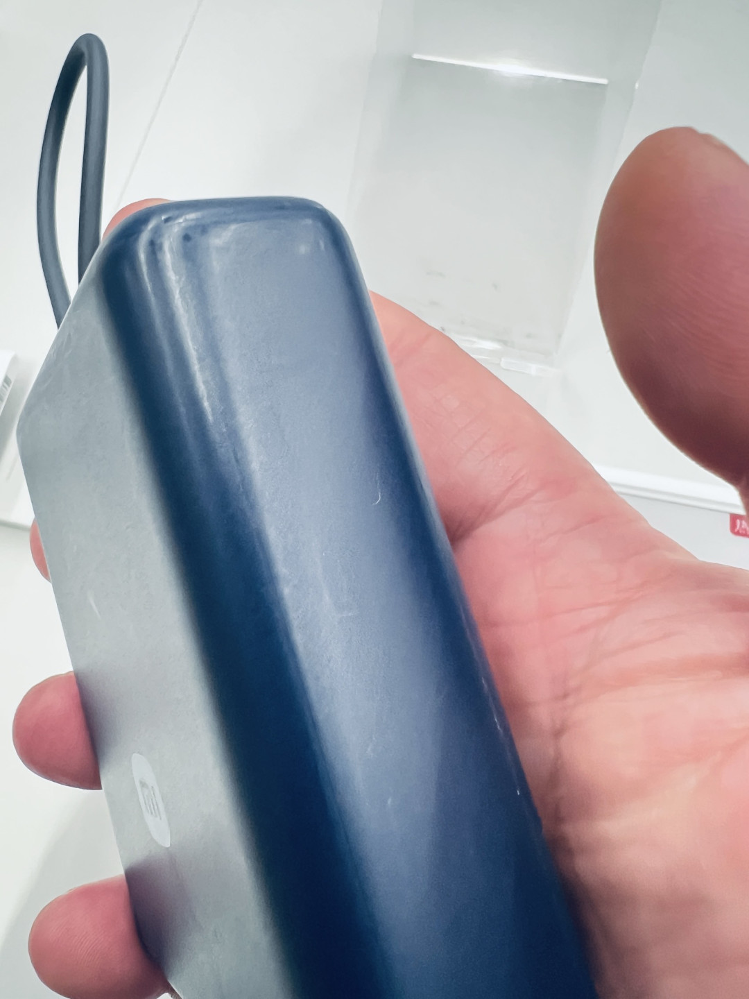 小米自带线充电宝10000mAh,移动充电的效率与美学二合一!