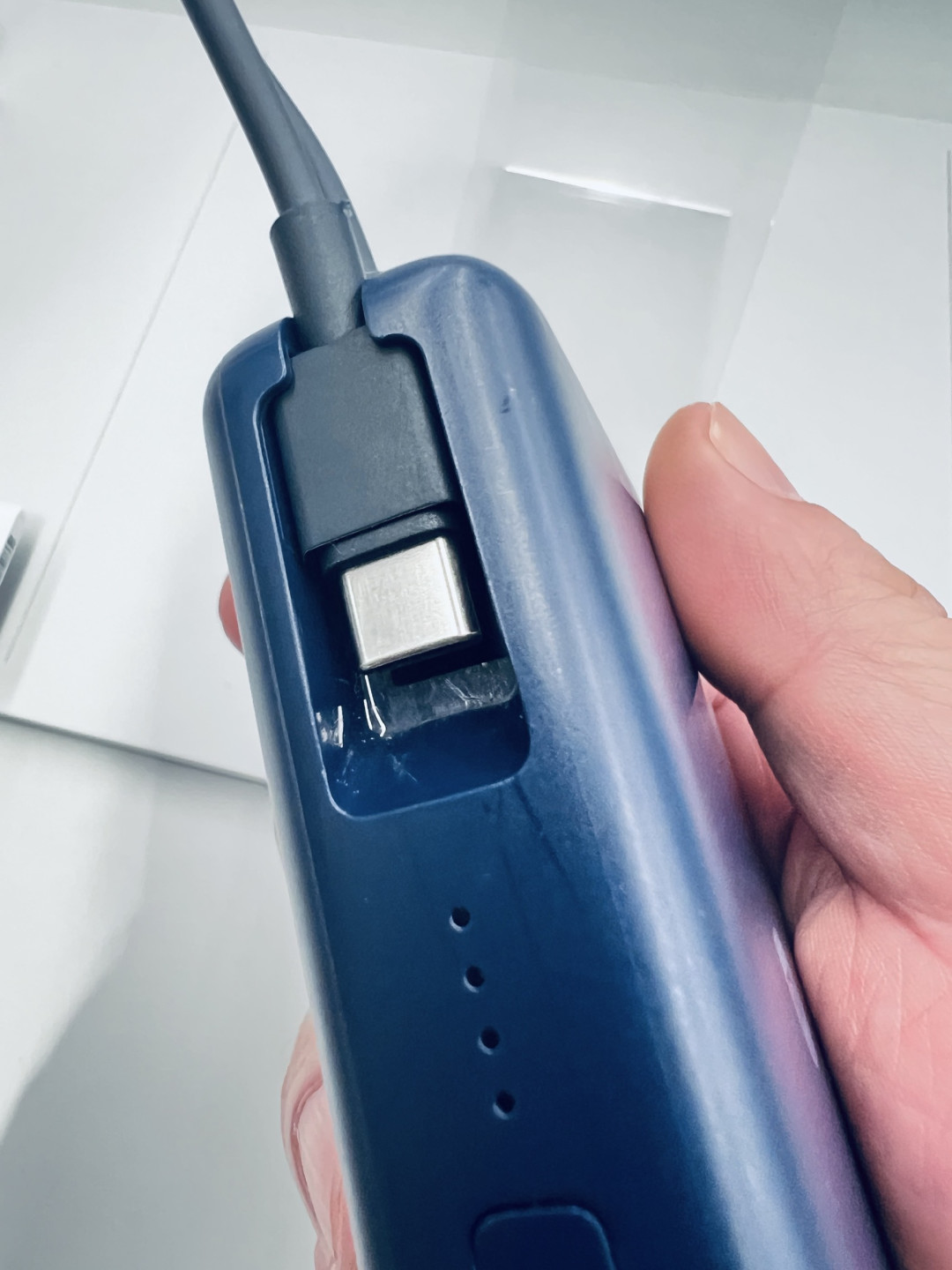 小米自带线充电宝10000mAh,移动充电的效率与美学二合一!