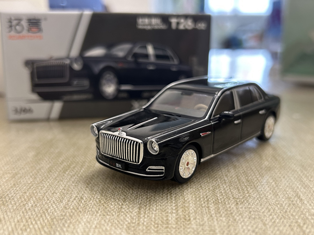 全黑哑光漆面红旗国礼模型细节精湛