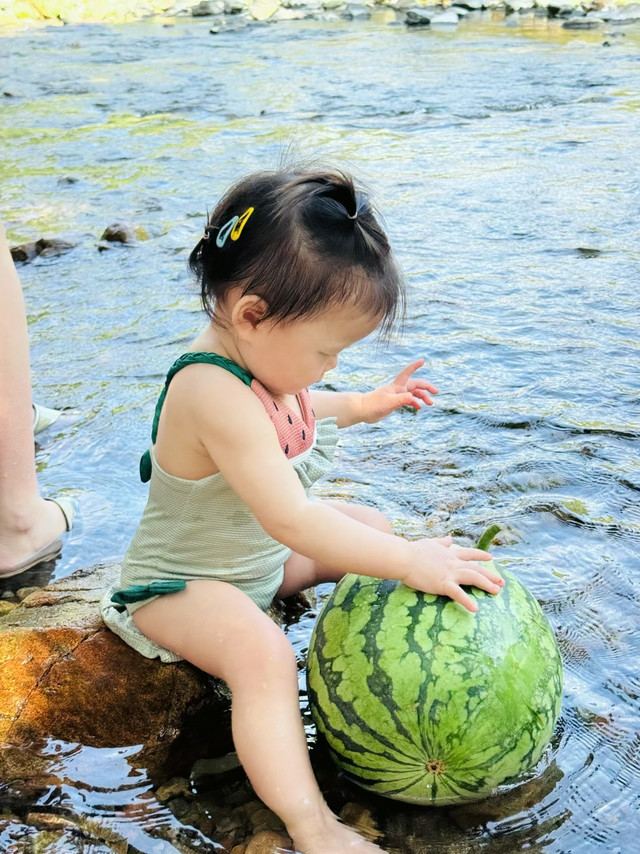 爸爸带娃：溪涧里的夏日童话​