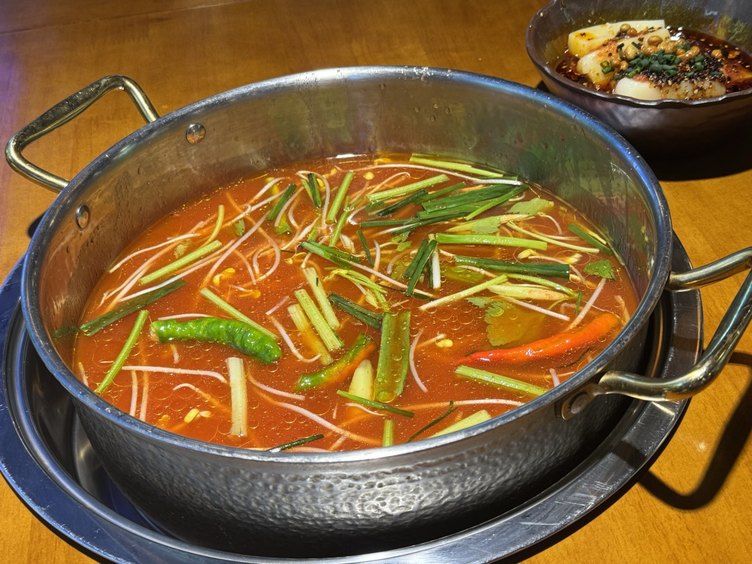 铜仁|酸汤牛肉火锅,铜仁必吃!蔬菜全自助性价比超高