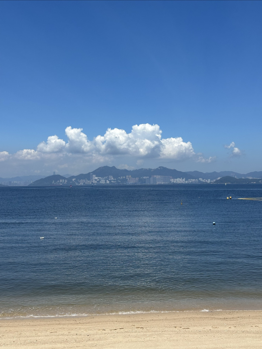 人在海滩，阴天过两天再说🏖