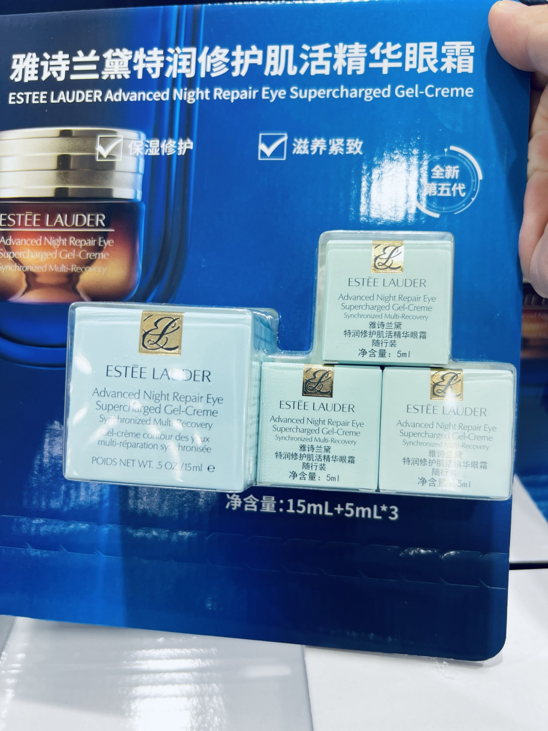 雅诗兰黛特润修护肌活精华眼霜,为眼周肌肤撑起 “年轻保护伞”