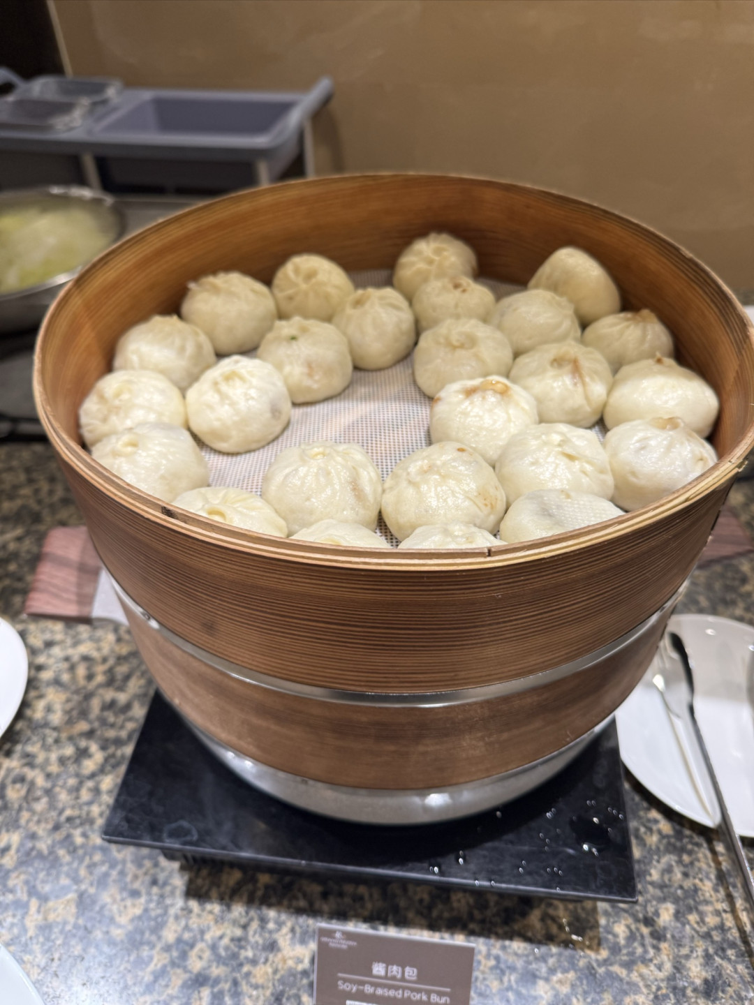 重庆|江北机场店:免费接送机+大房间+丰盛自助早餐
