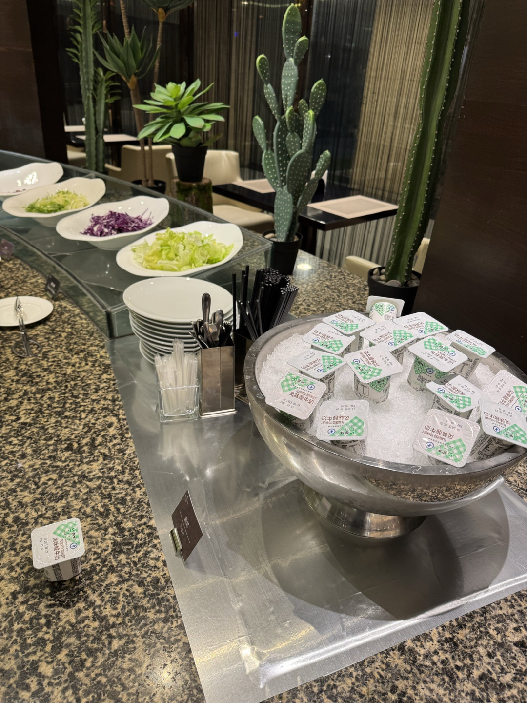 重庆|江北机场店:免费接送机+大房间+丰盛自助早餐